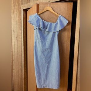 Banana Republic (Size 4P) Grey White Seersucker Ruffle Shoulder Dress Preppy